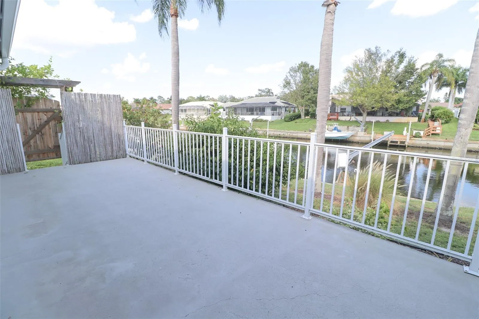 4 CASA RIO DR