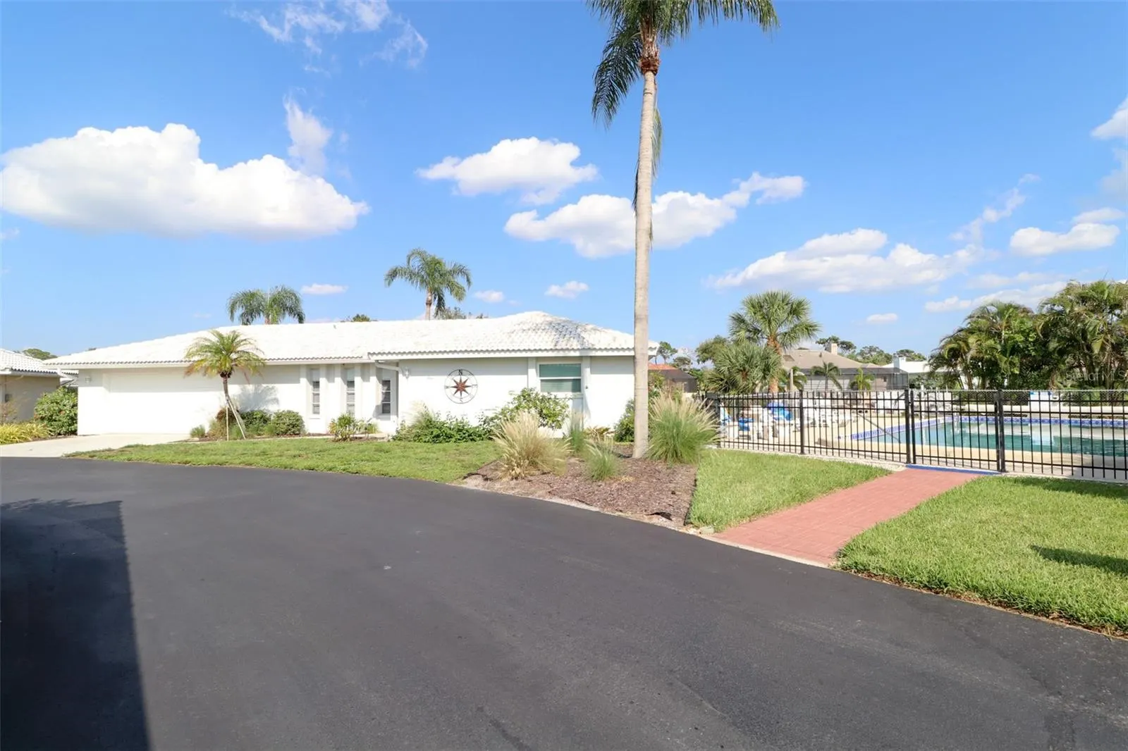 4 CASA RIO DR