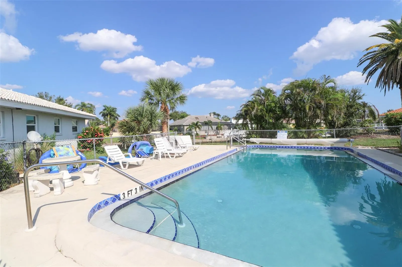 4 CASA RIO DR