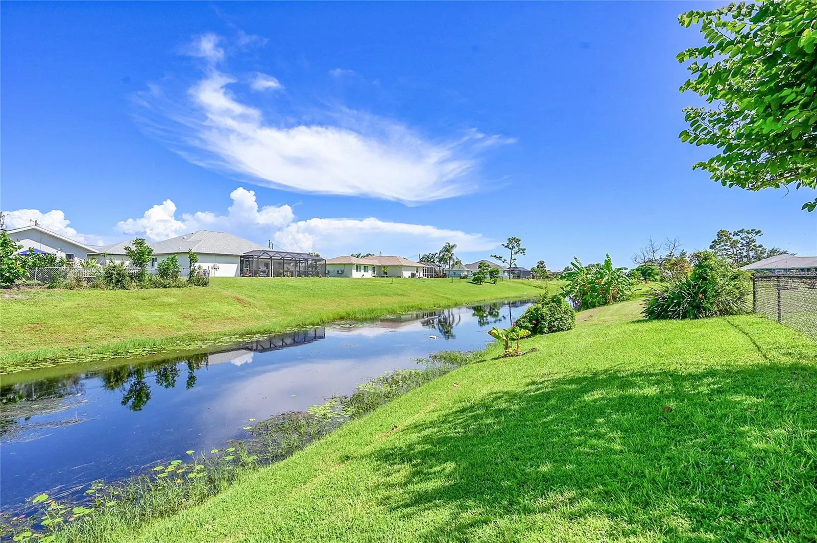 233 FAIRWAY RD