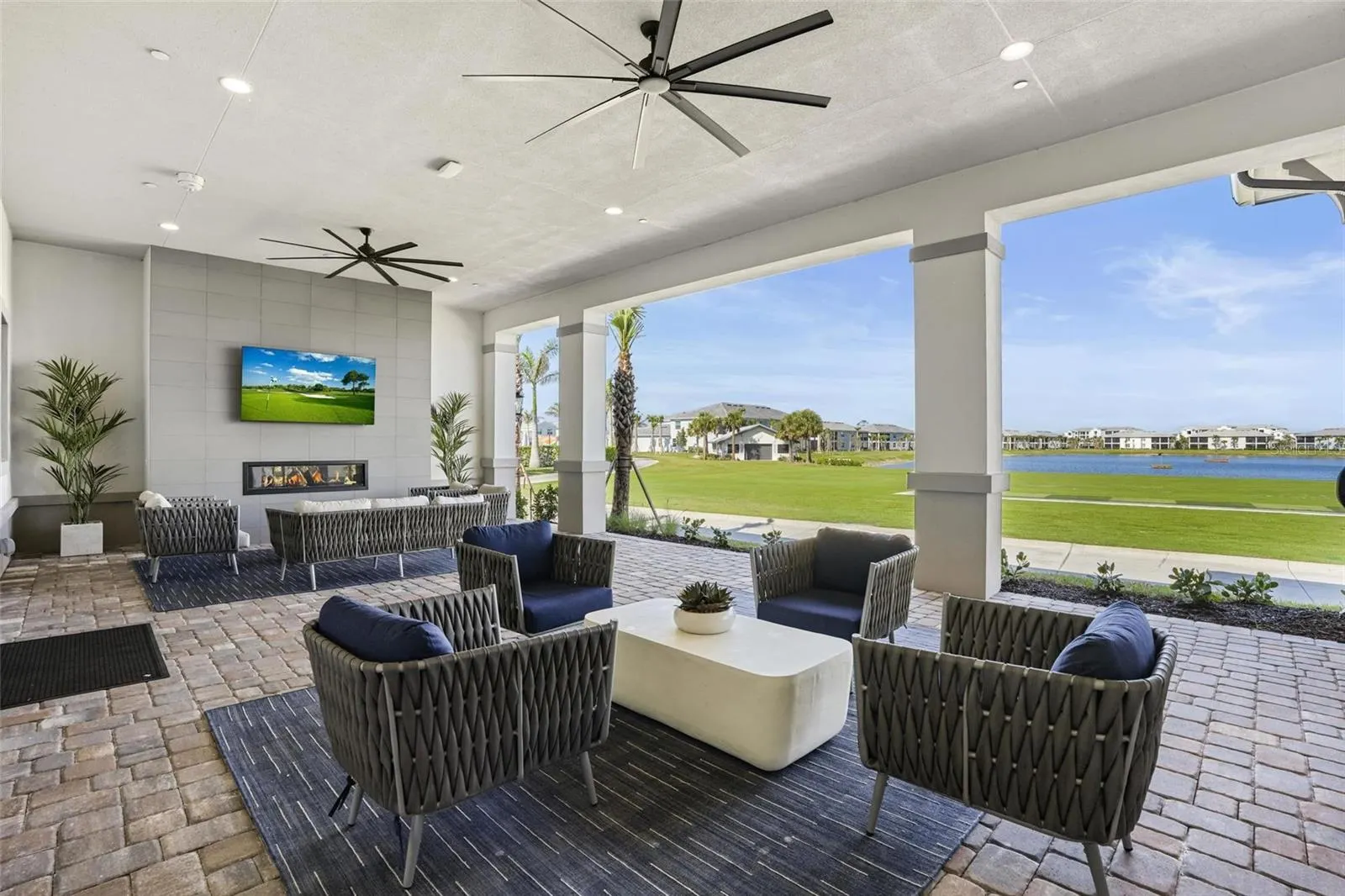 14214 HERITAGE LANDING BLVD #821, #821