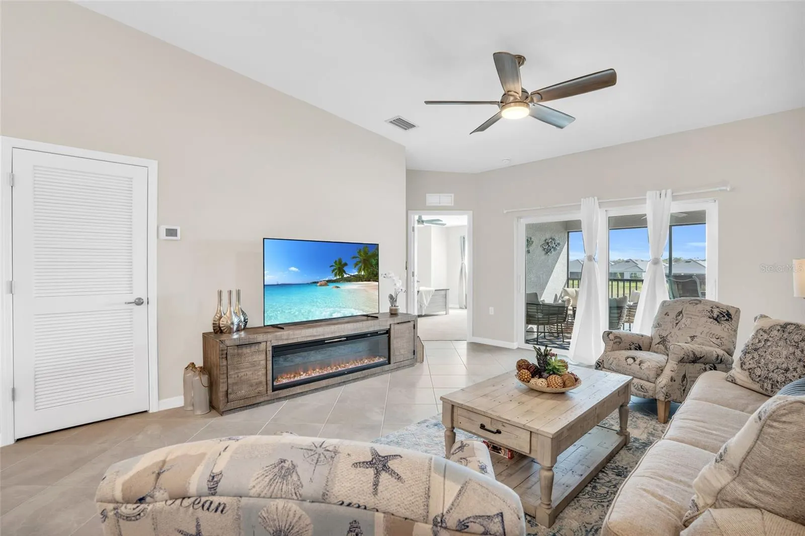 14214 HERITAGE LANDING BLVD #821, #821