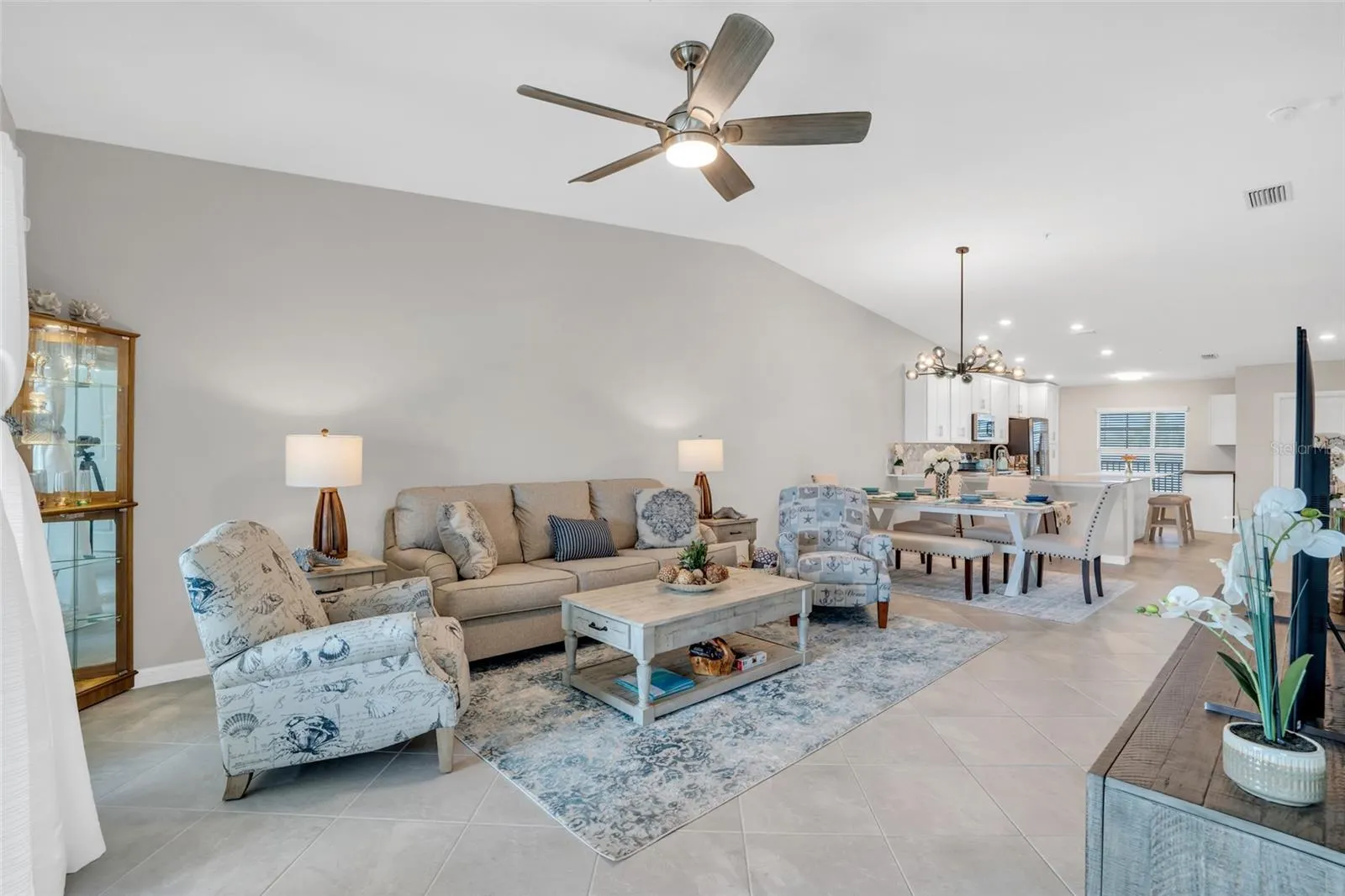 14214 HERITAGE LANDING BLVD #821, #821