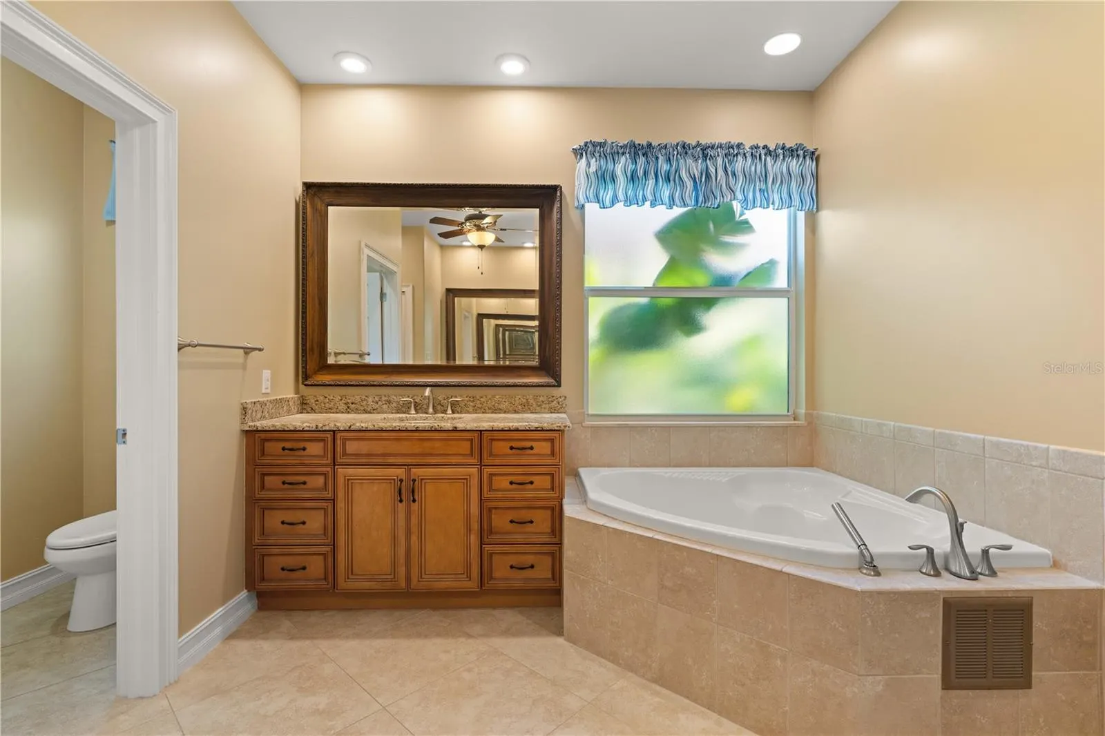 48 TROPICANA DR