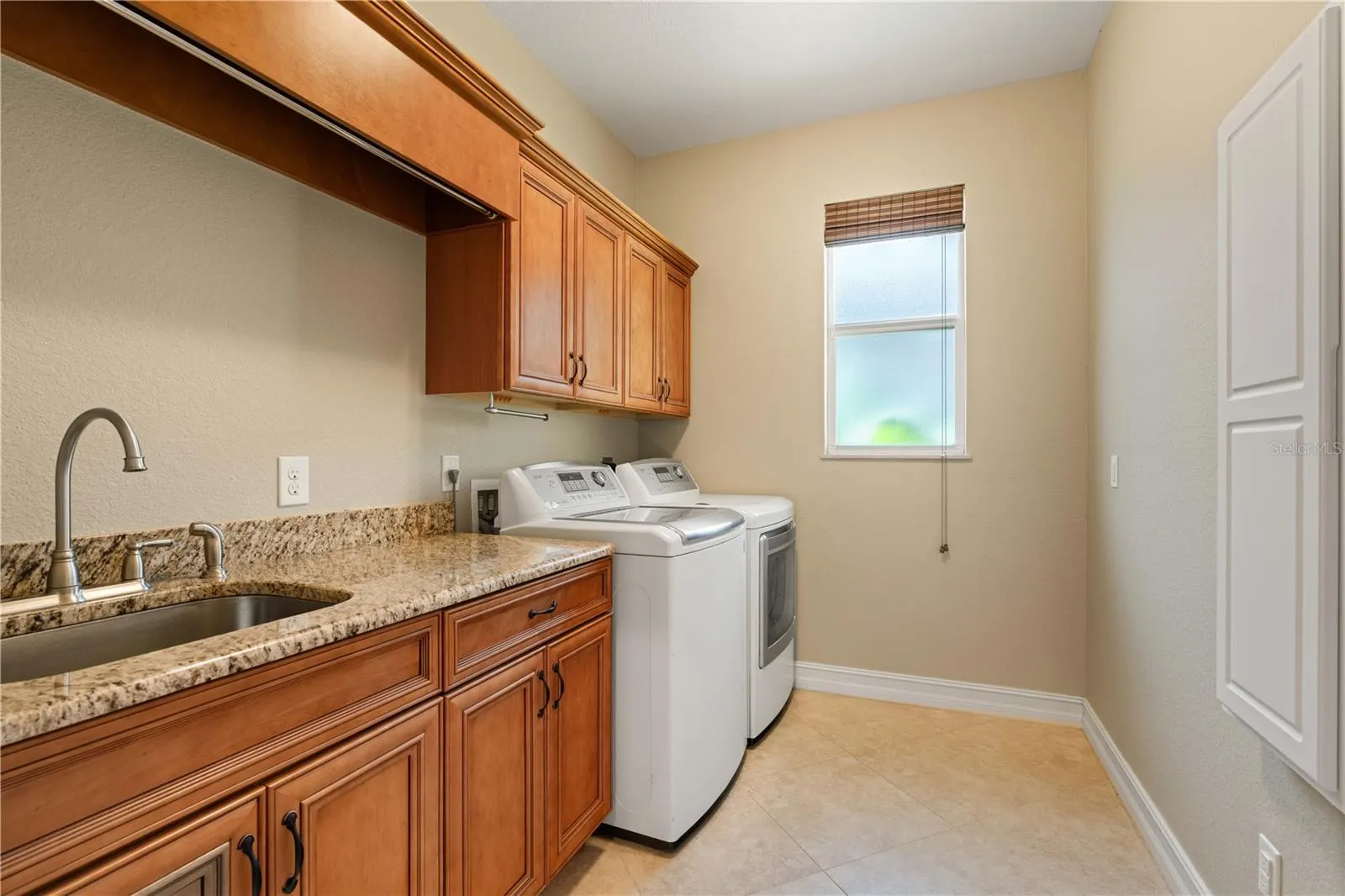 48 TROPICANA DR