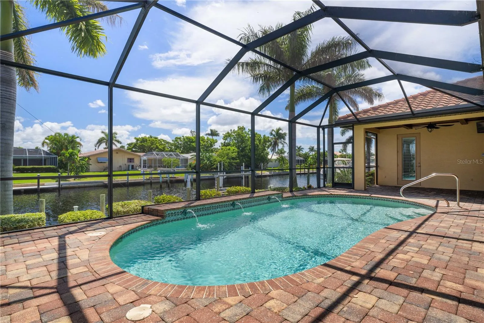 48 TROPICANA DR