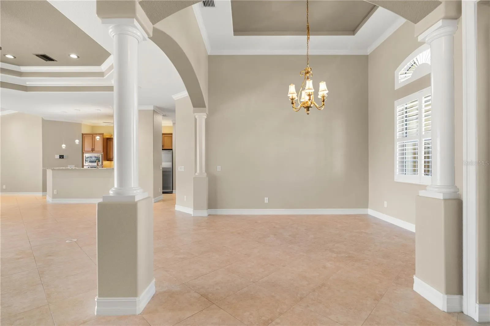 48 TROPICANA DR
