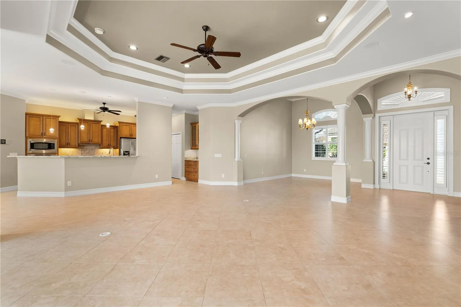 48 TROPICANA DR