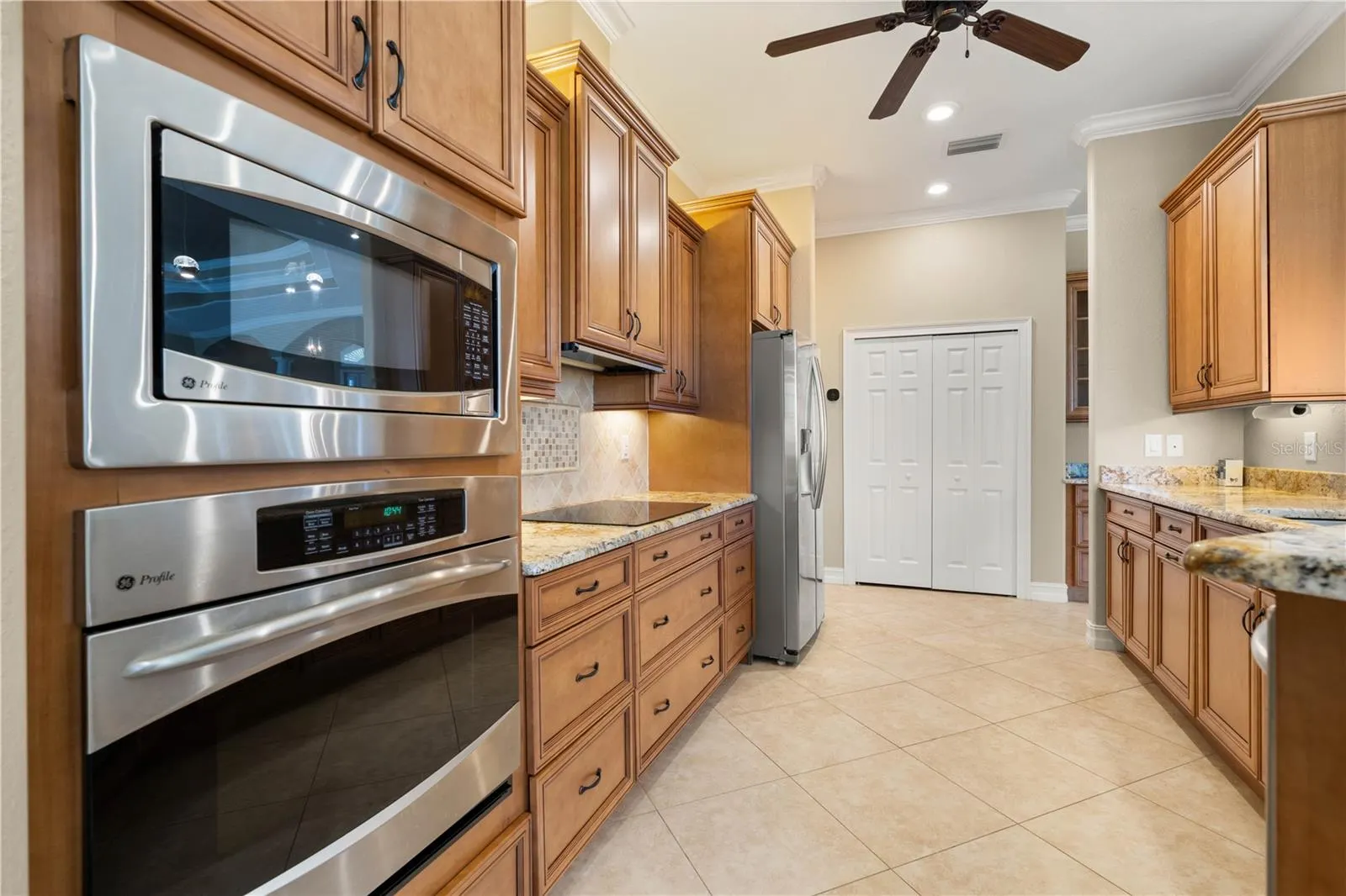 48 TROPICANA DR