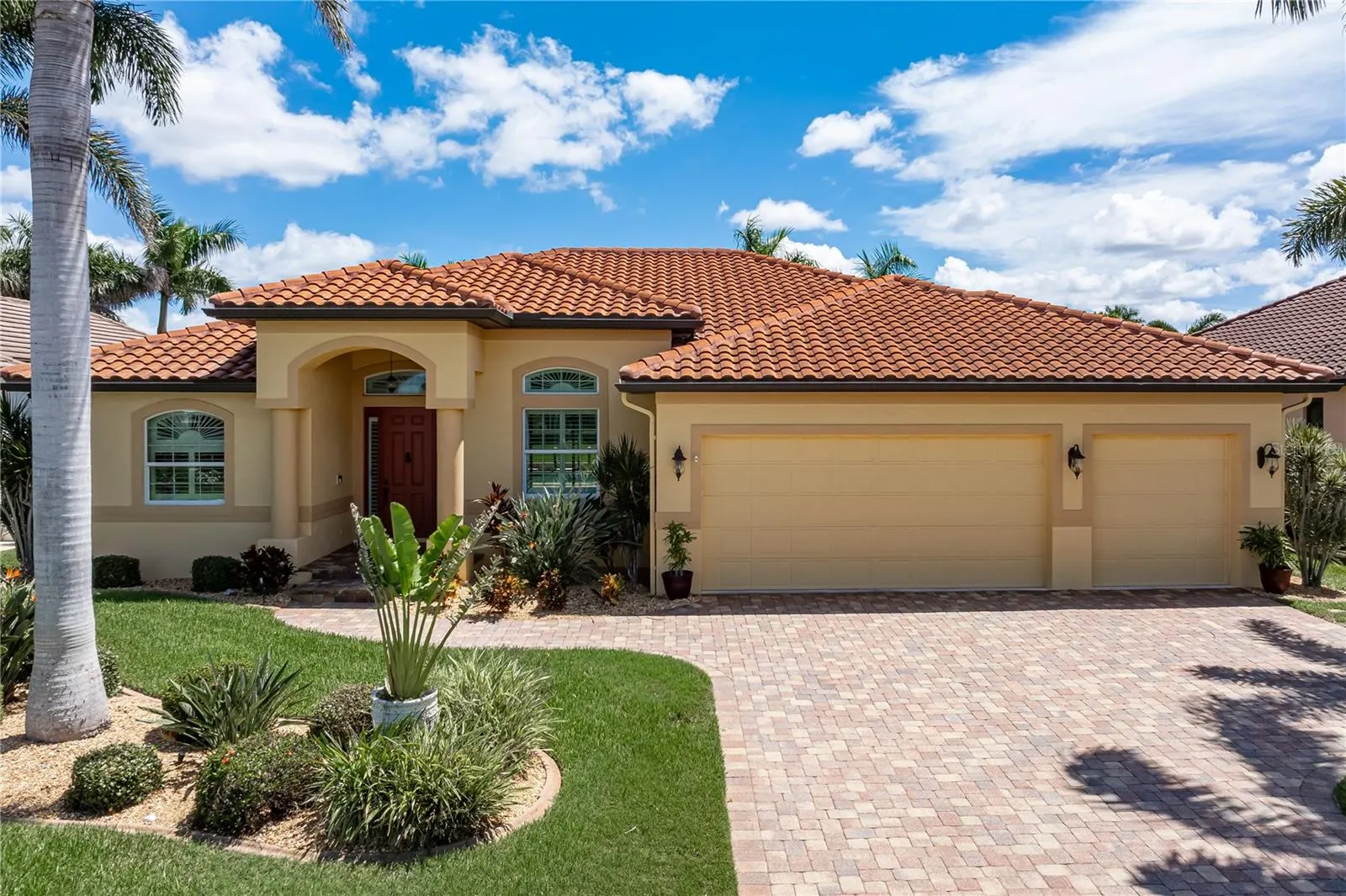 48 TROPICANA DR