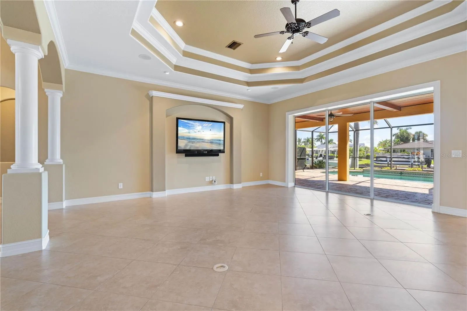 48 TROPICANA DR