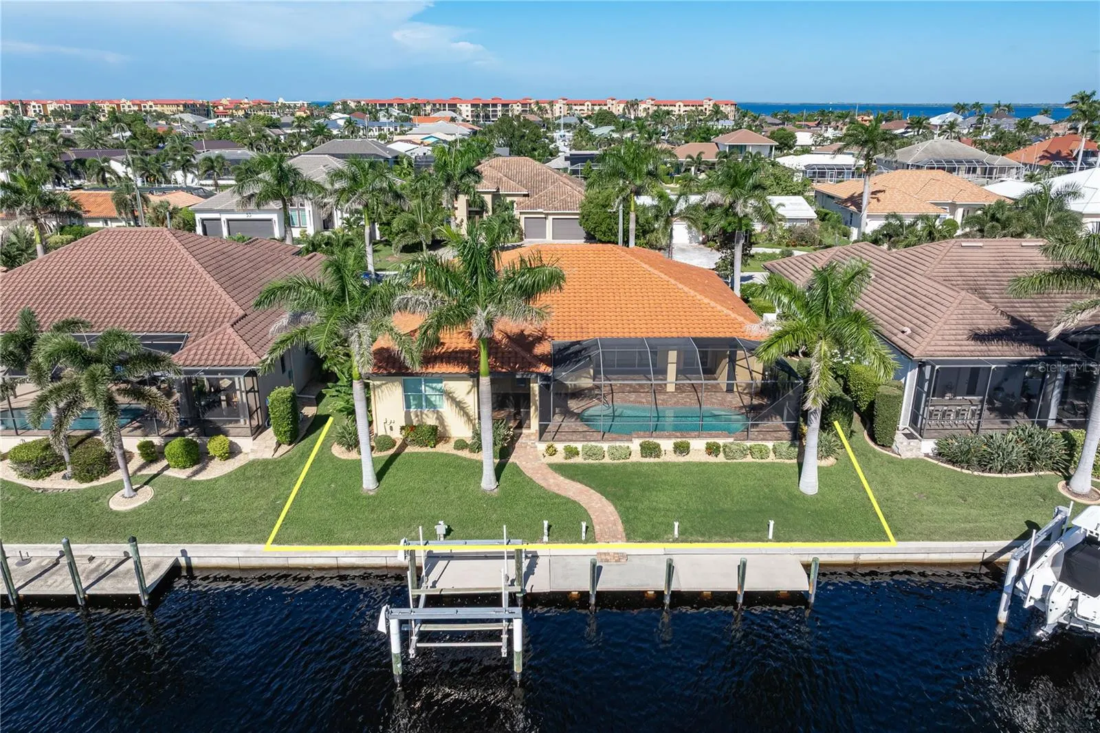 48 TROPICANA DR