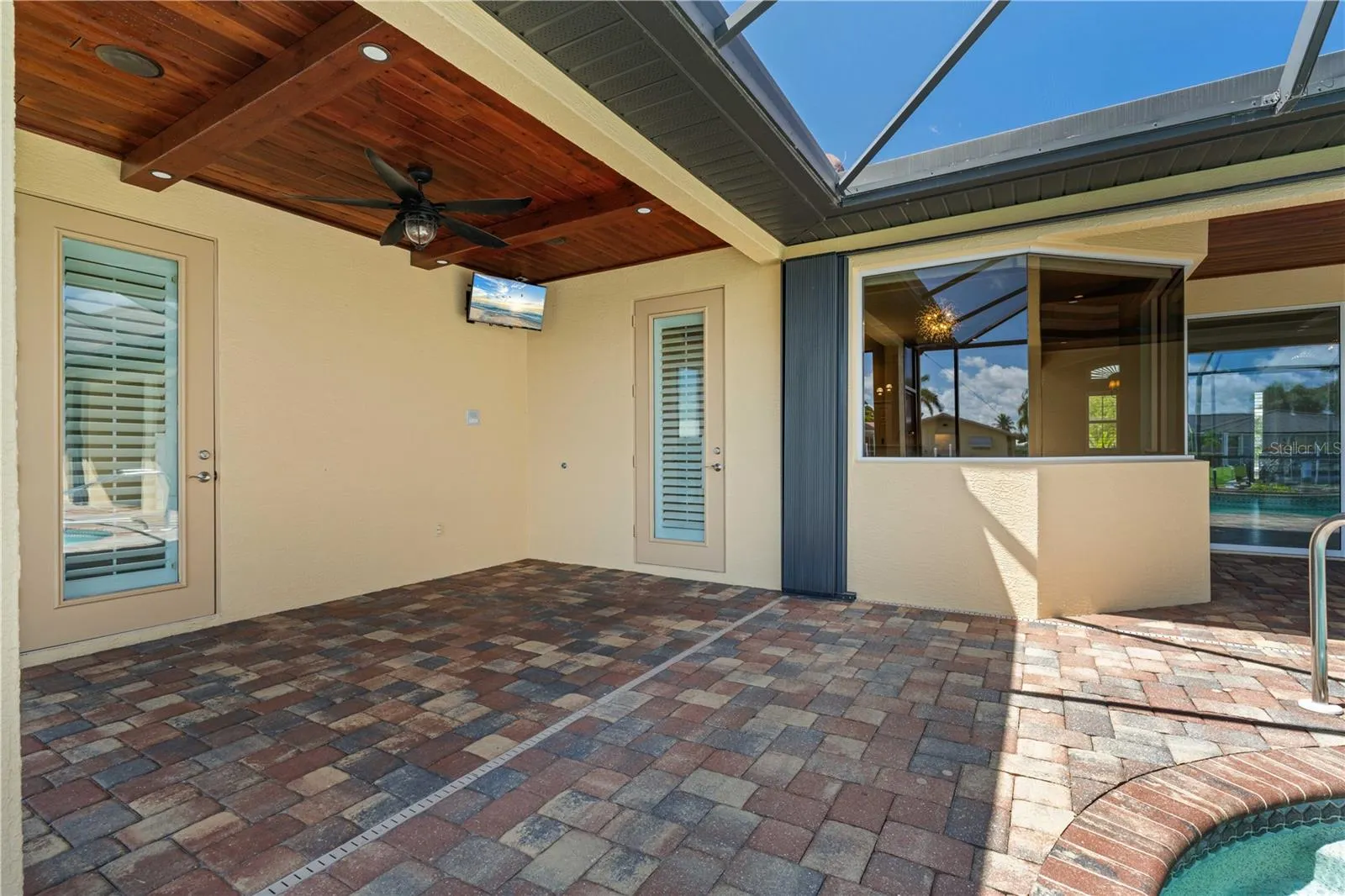 48 TROPICANA DR