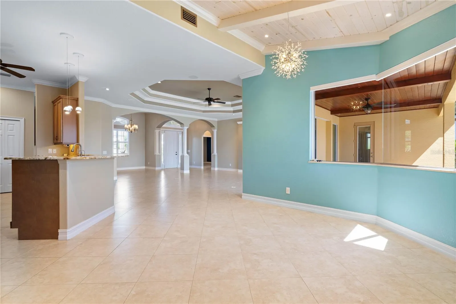 48 TROPICANA DR
