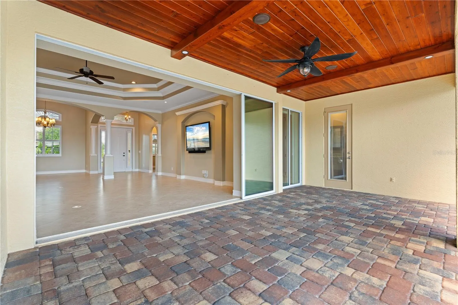 48 TROPICANA DR