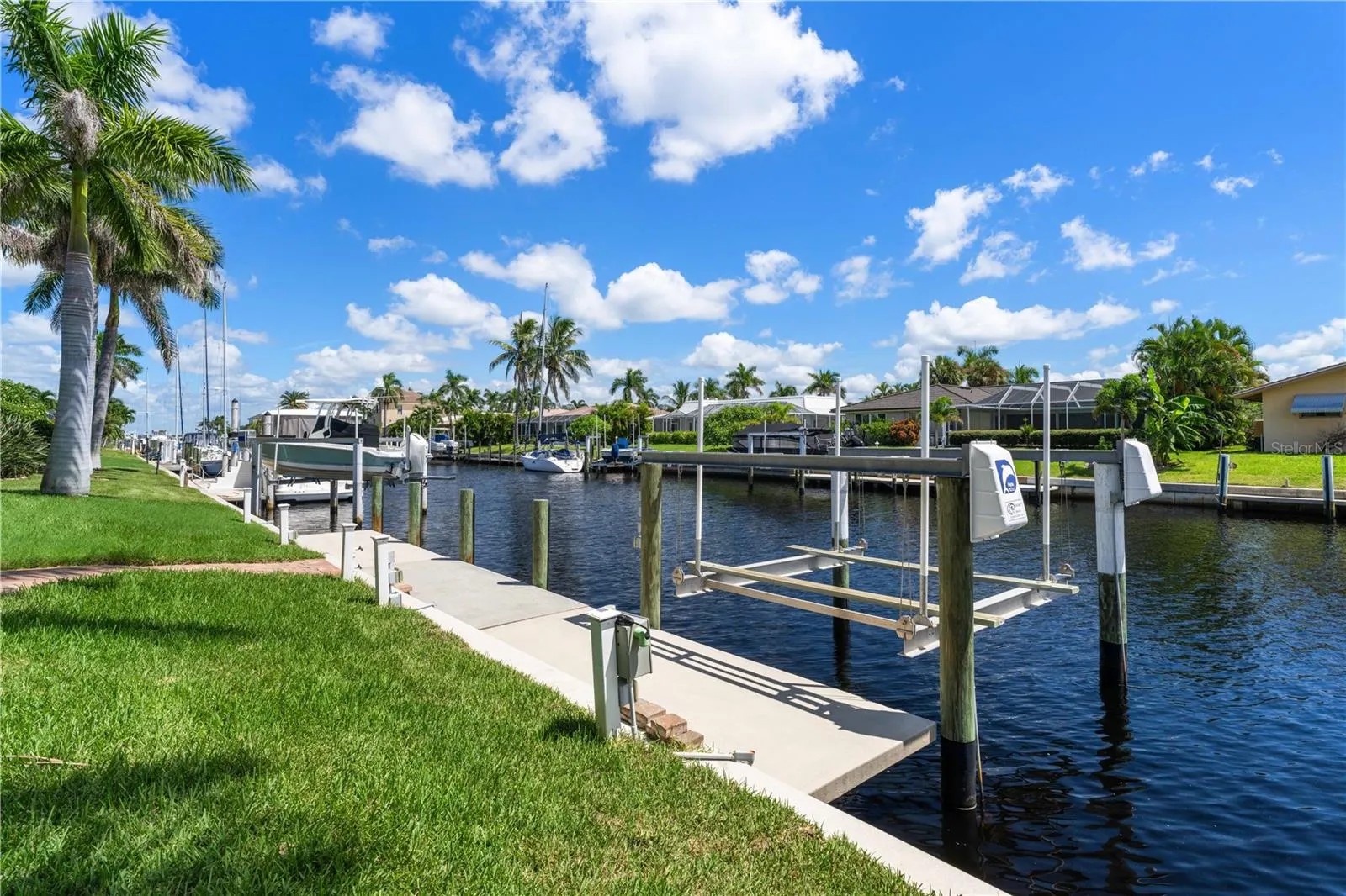 48 TROPICANA DR