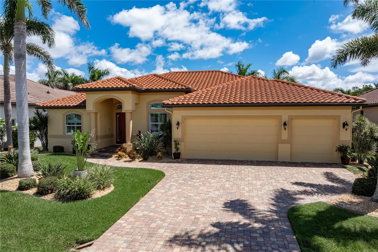 48 TROPICANA DR