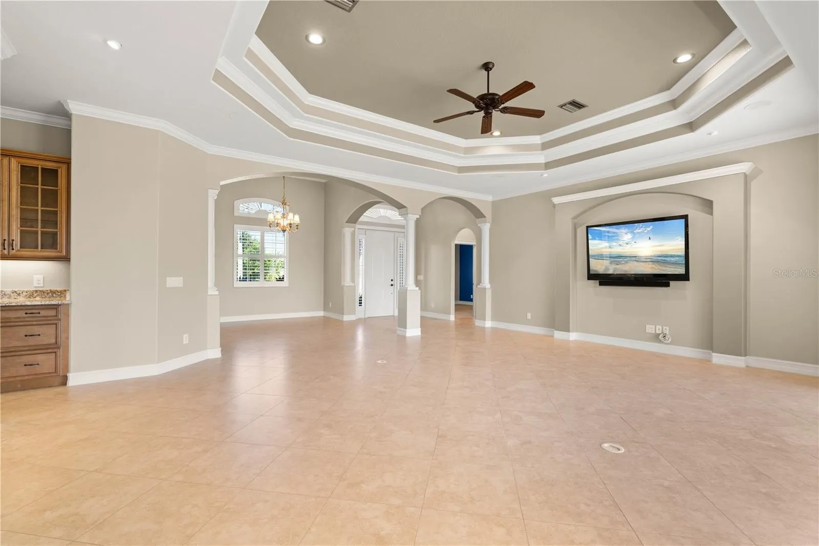 48 TROPICANA DR