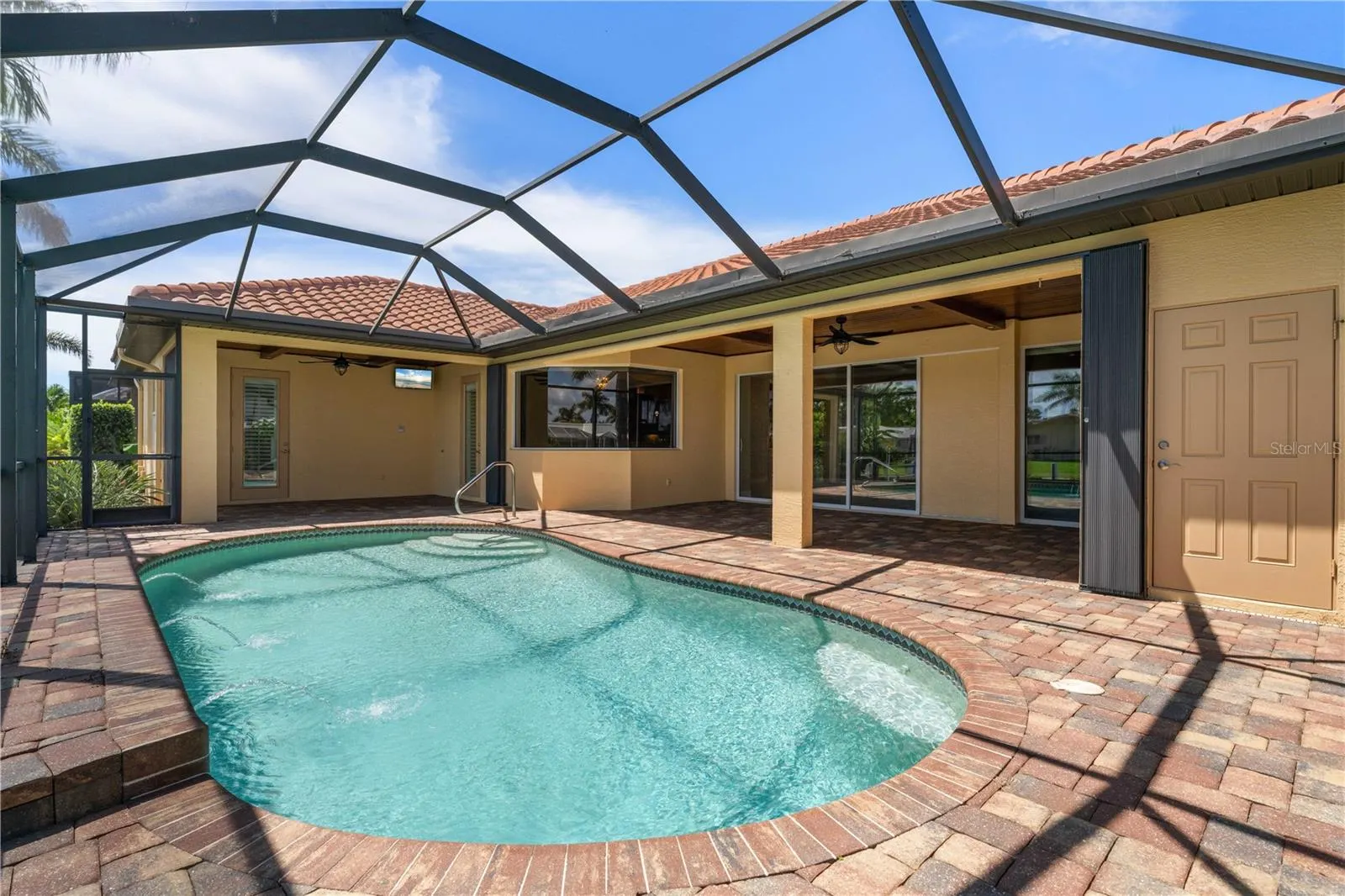 48 TROPICANA DR