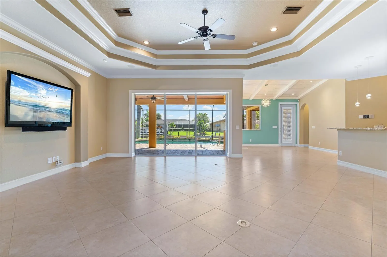 48 TROPICANA DR
