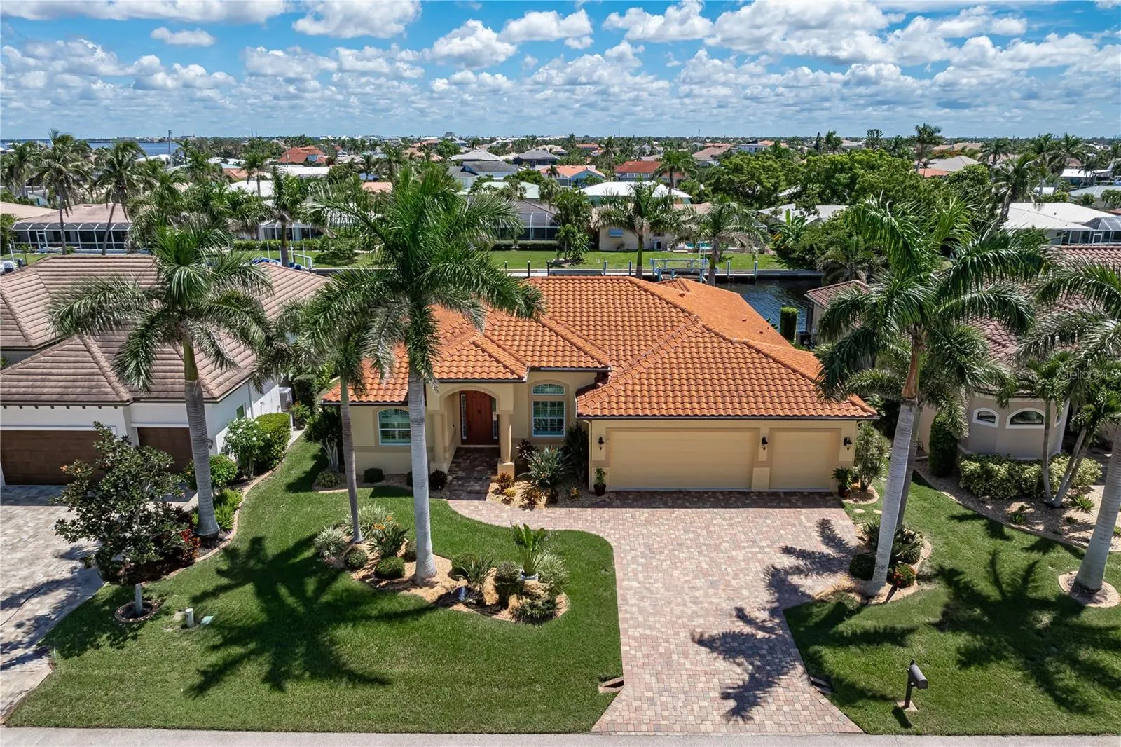 48 TROPICANA DR