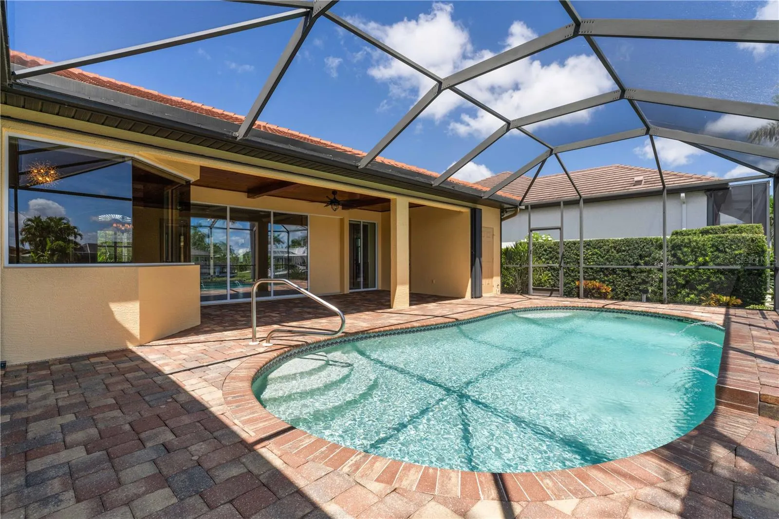 48 TROPICANA DR