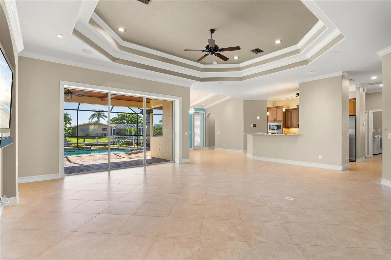 48 TROPICANA DR