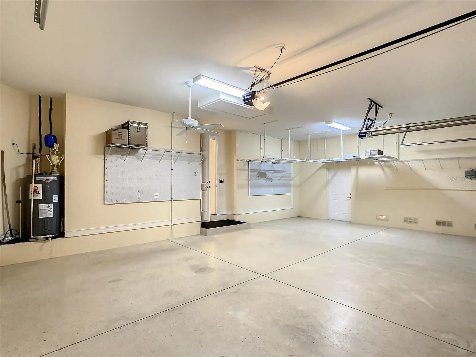 48 TROPICANA DR