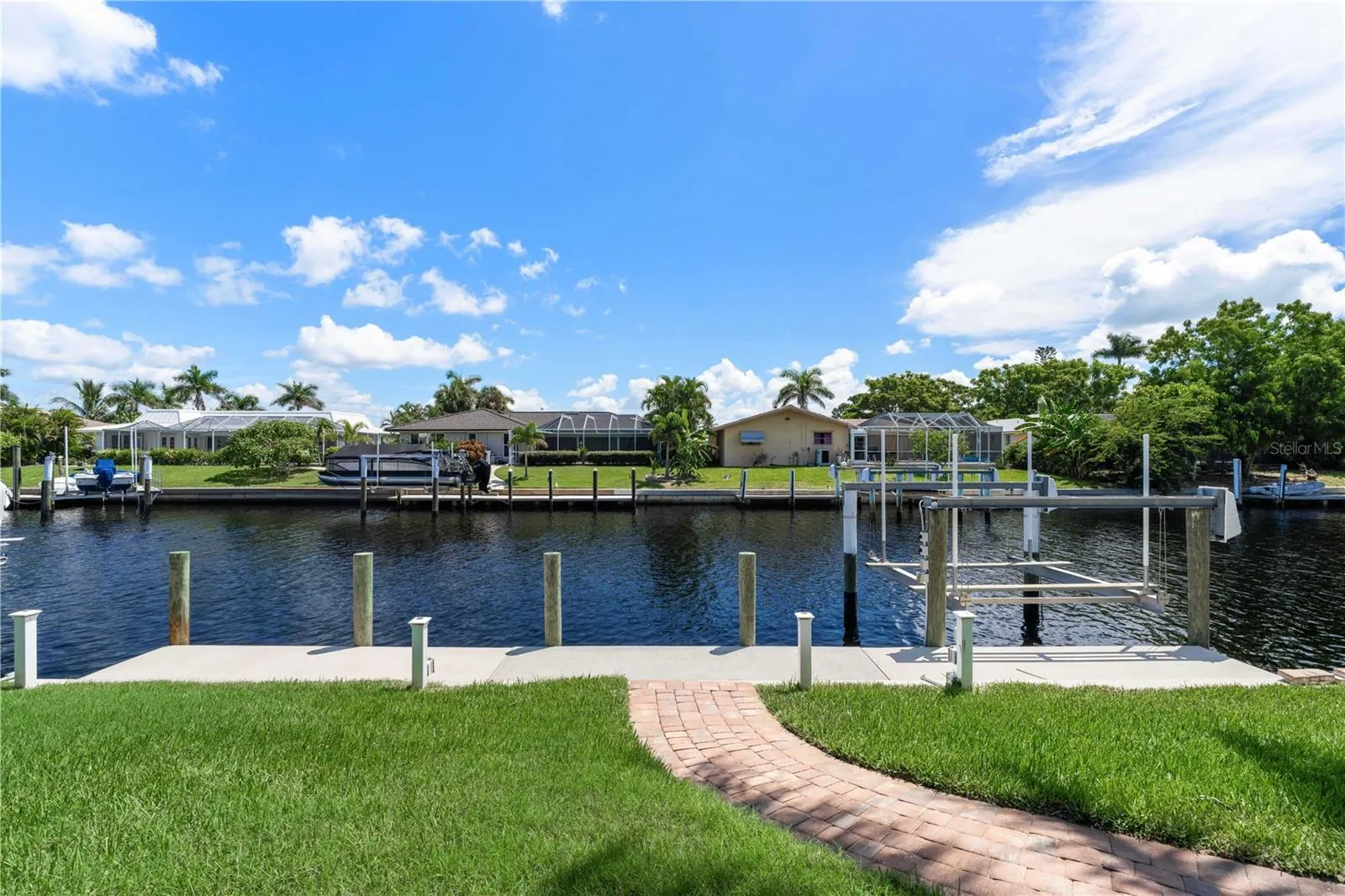 48 TROPICANA DR