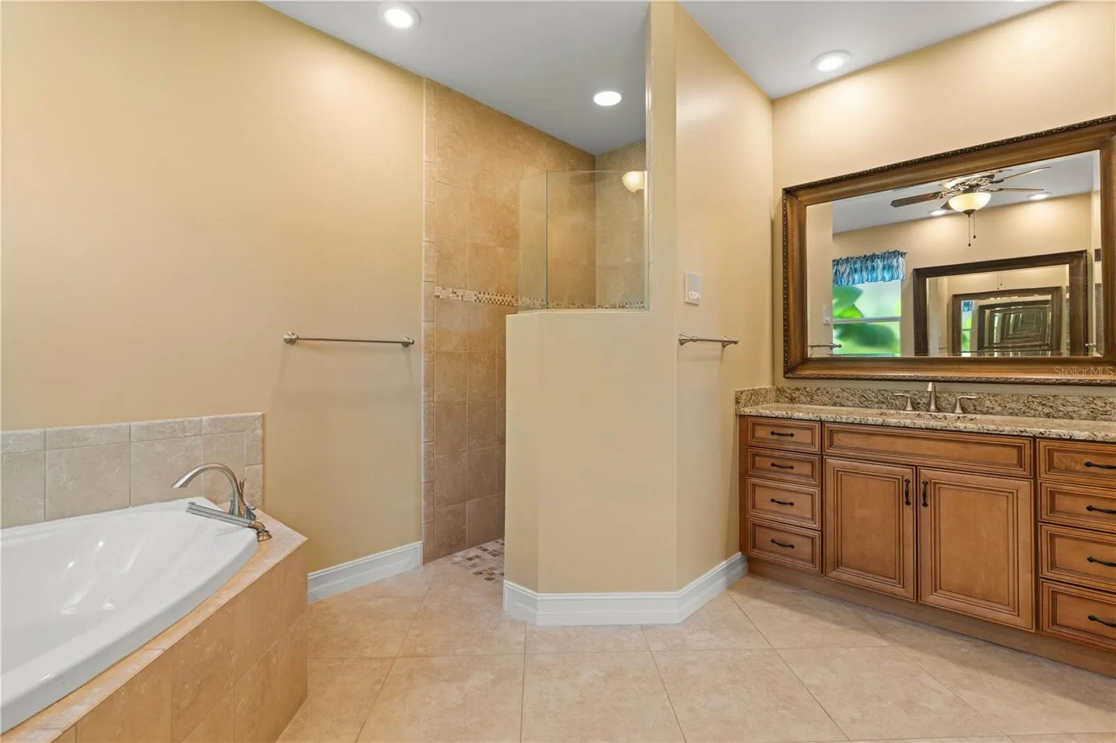 48 TROPICANA DR
