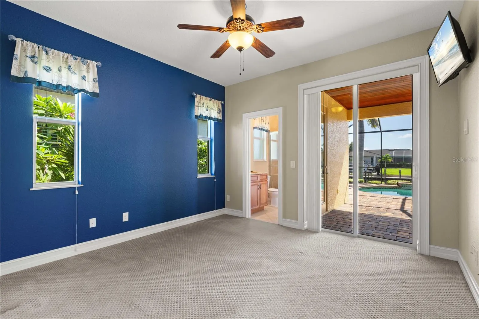 48 TROPICANA DR
