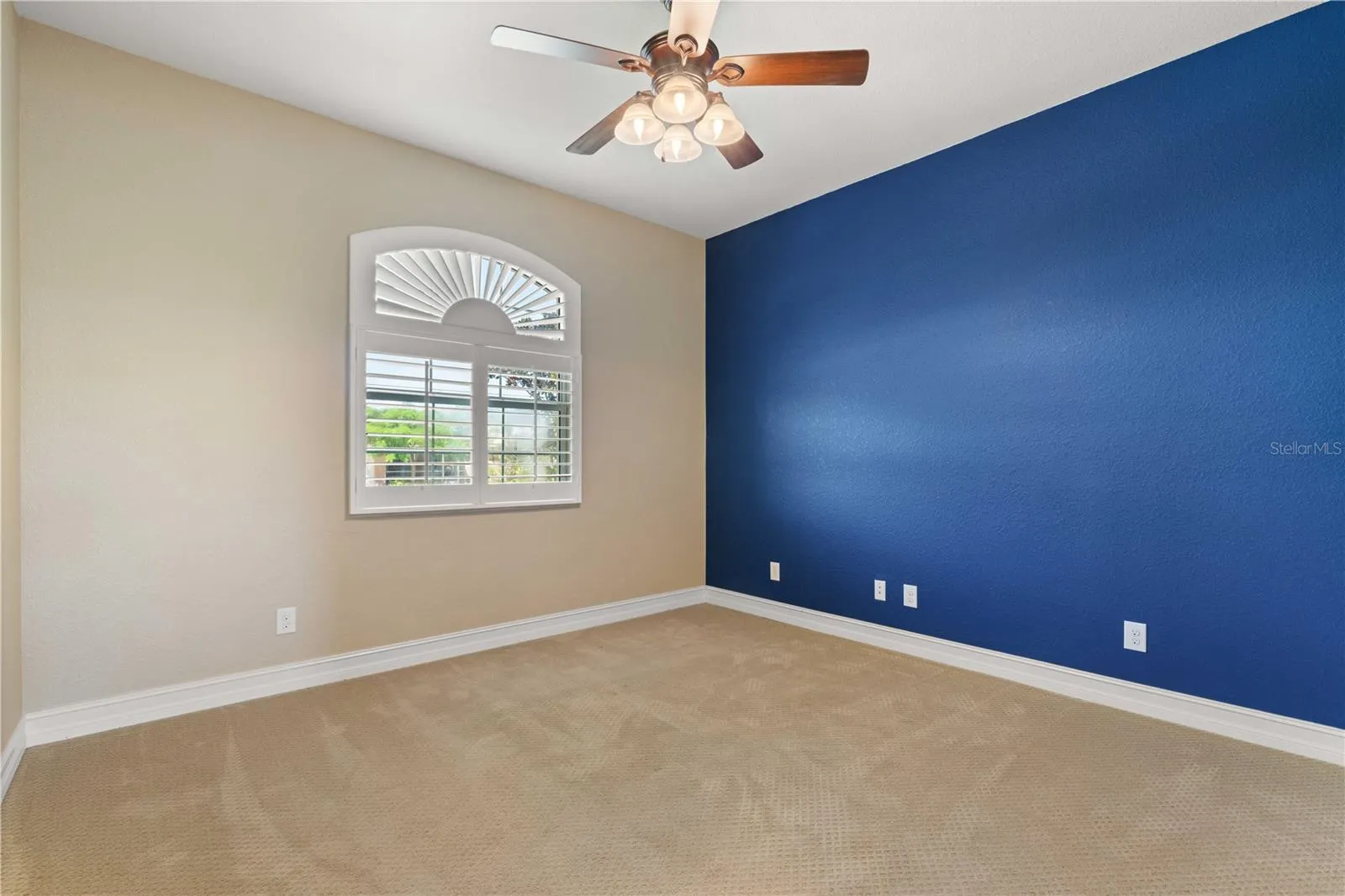 48 TROPICANA DR