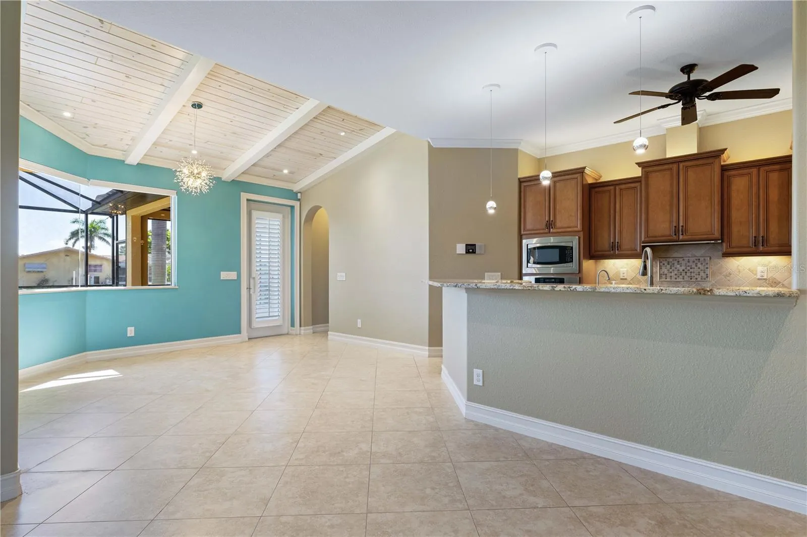 48 TROPICANA DR