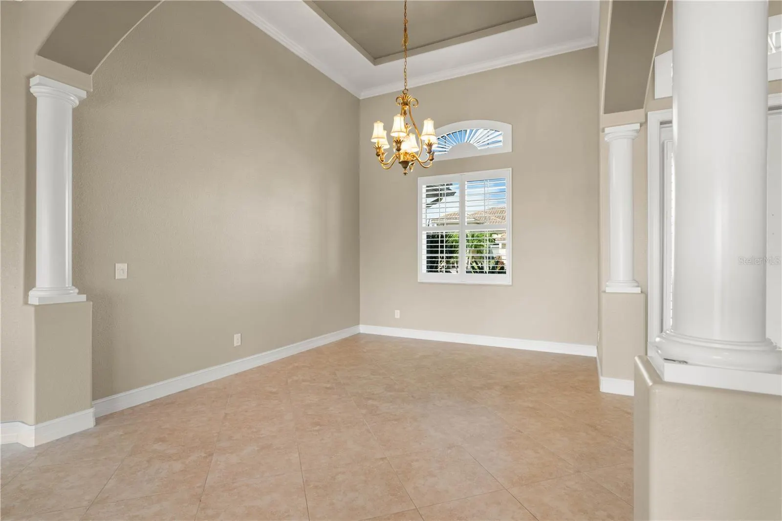 48 TROPICANA DR