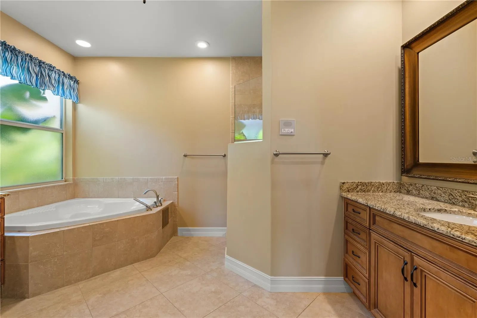 48 TROPICANA DR