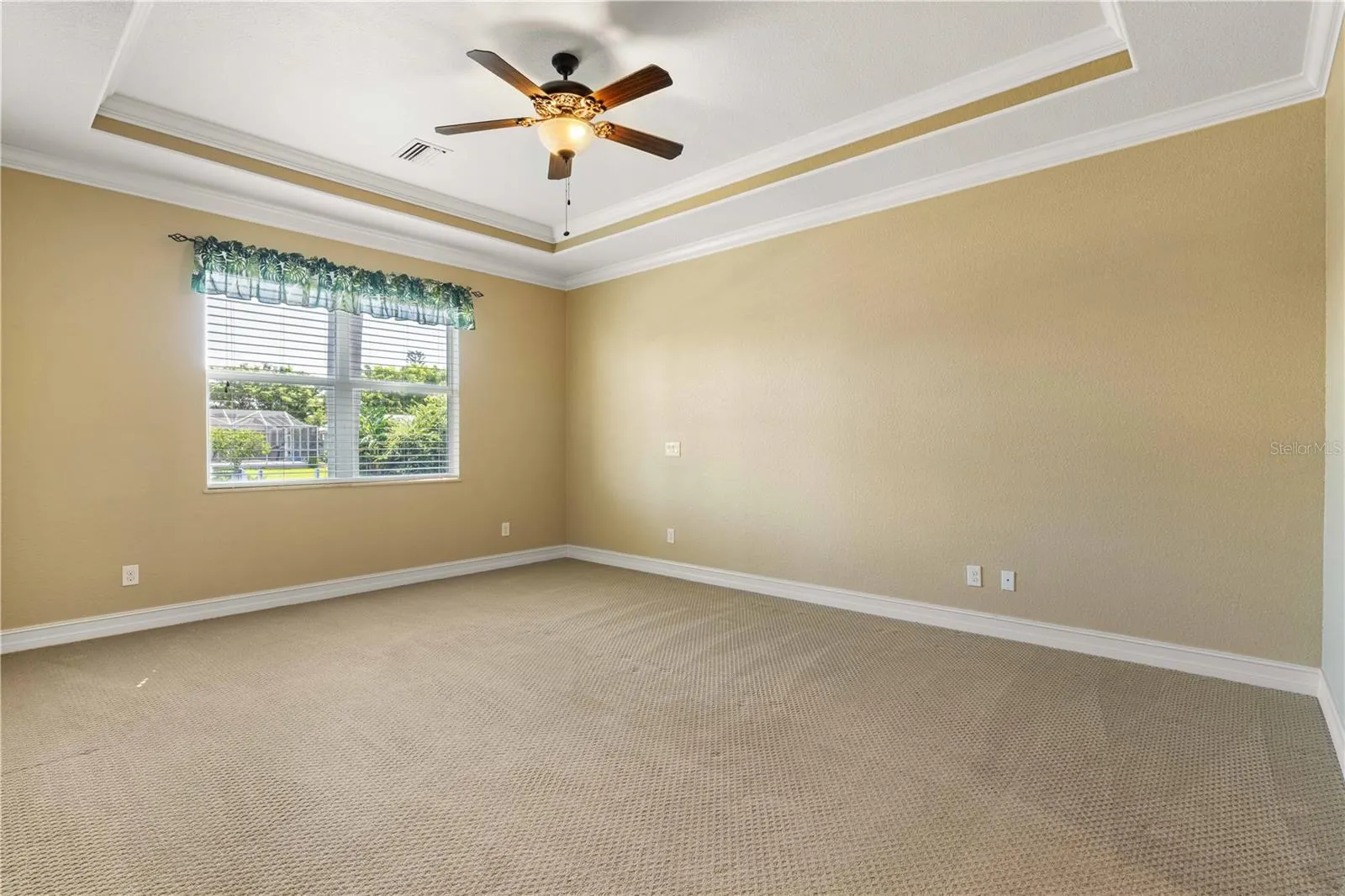 48 TROPICANA DR