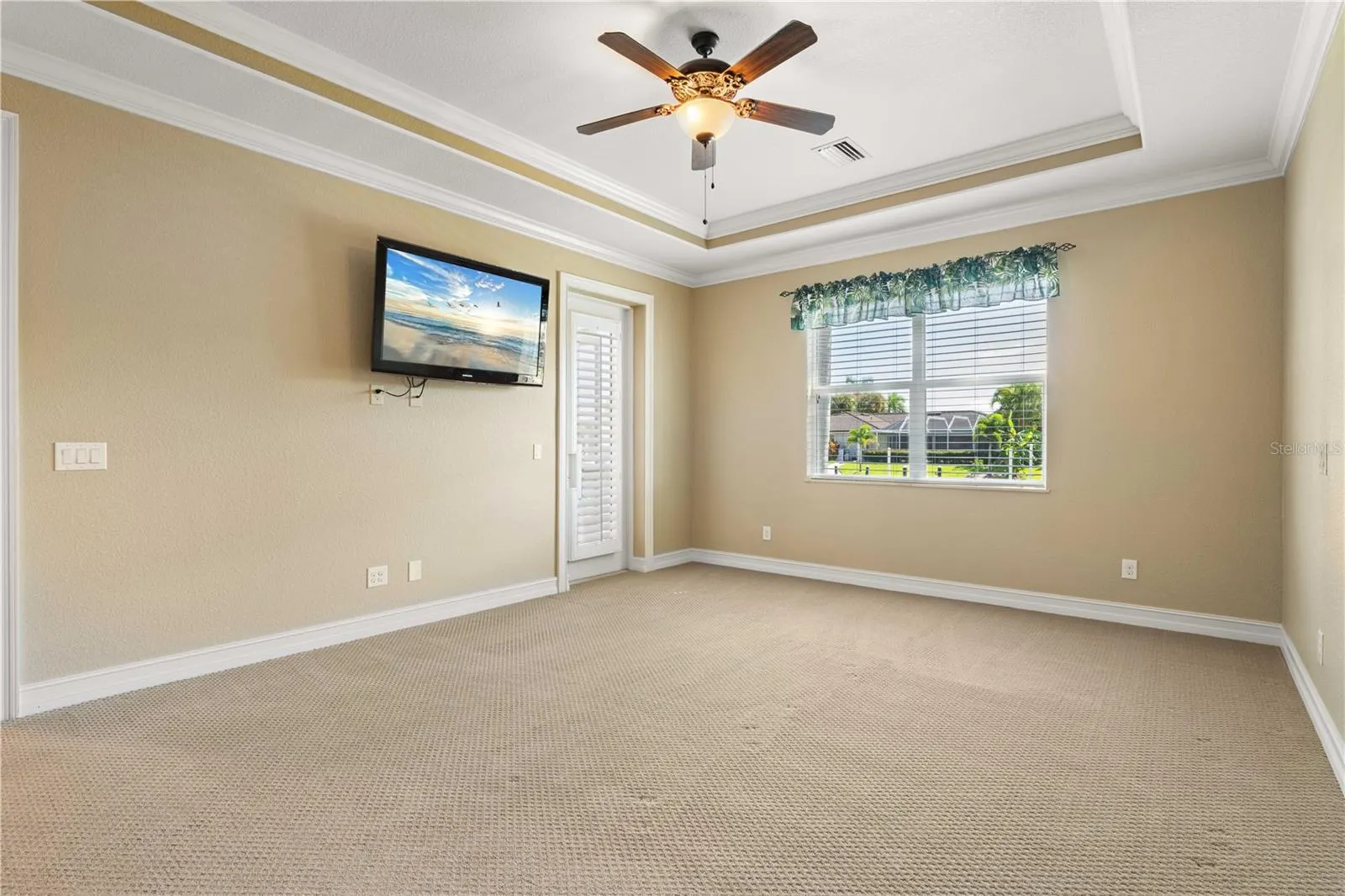 48 TROPICANA DR