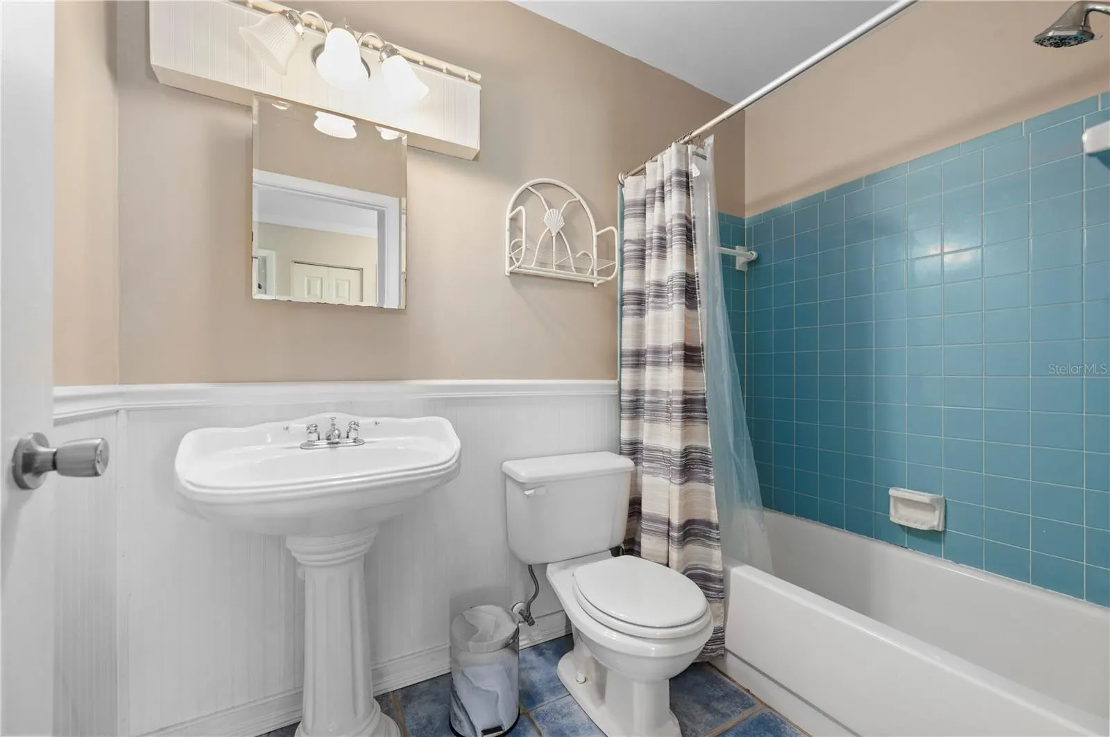 18334 KERRVILLE CIR