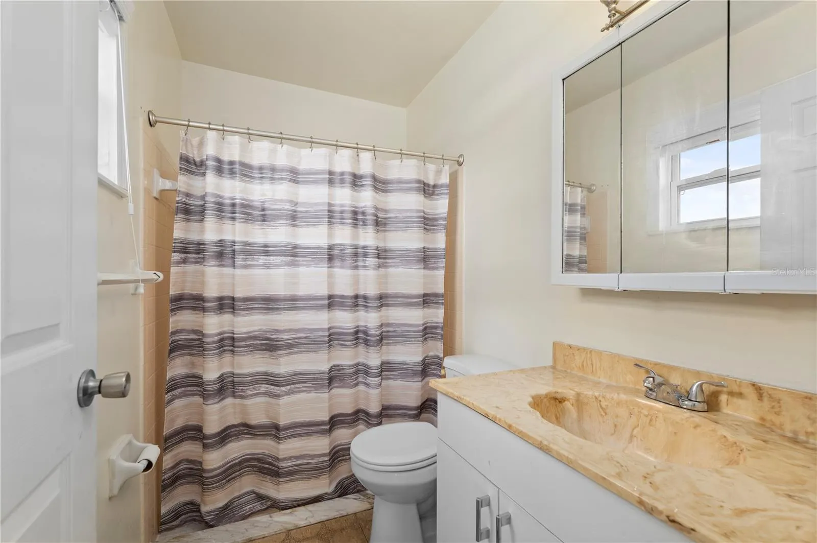 18334 KERRVILLE CIR