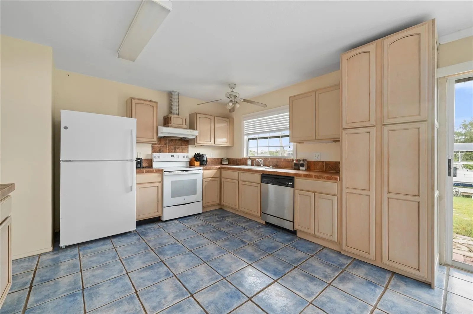 18334 KERRVILLE CIR
