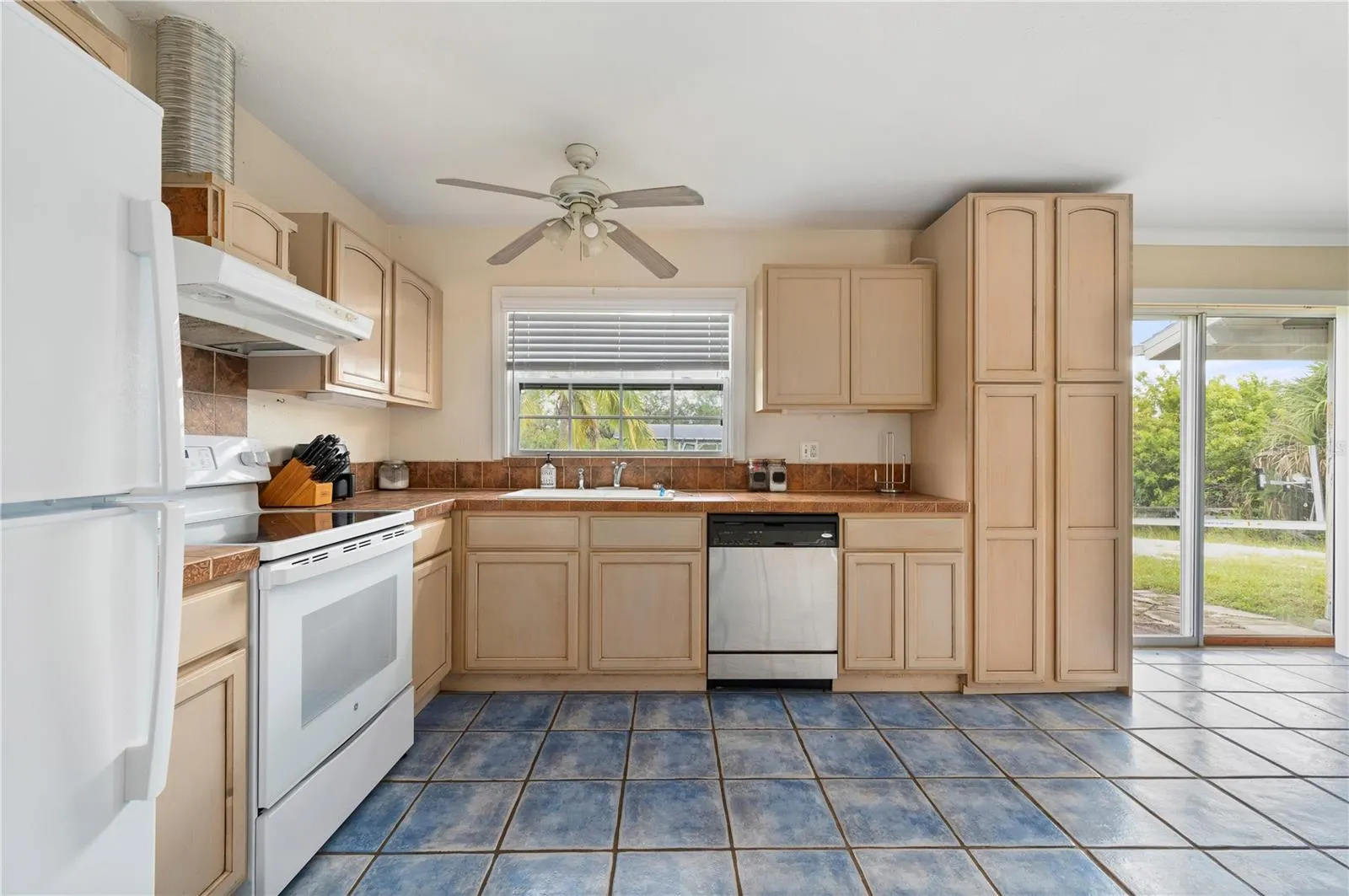 18334 KERRVILLE CIR