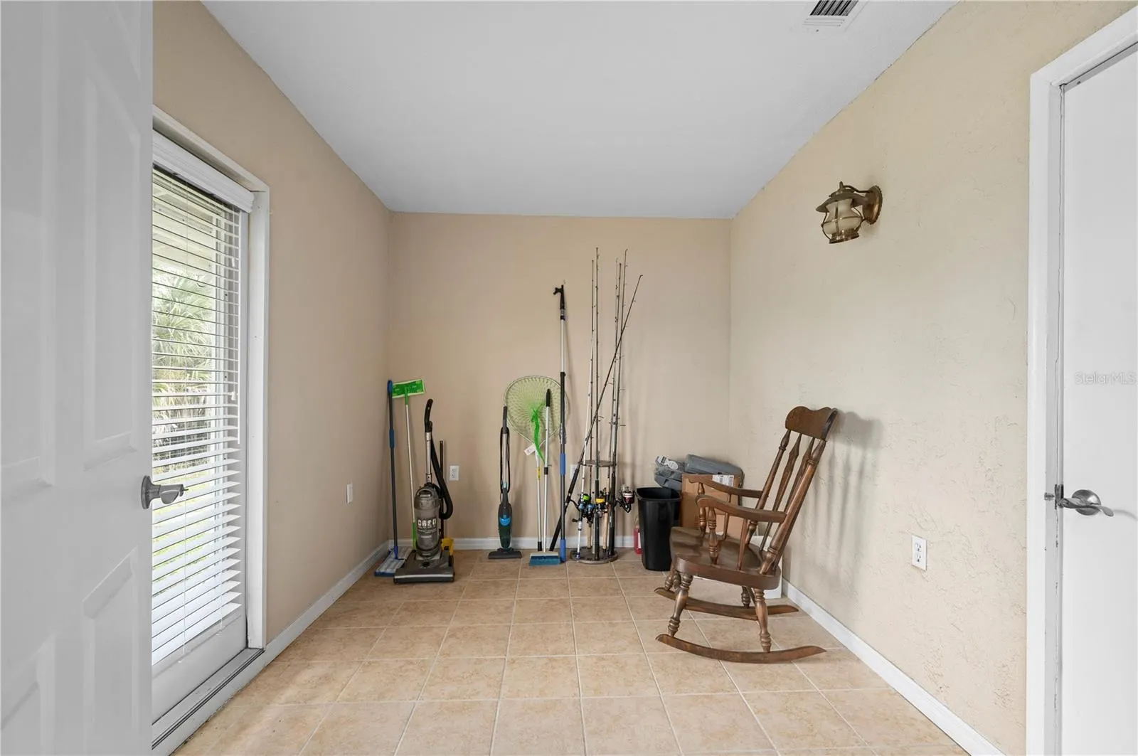 18334 KERRVILLE CIR