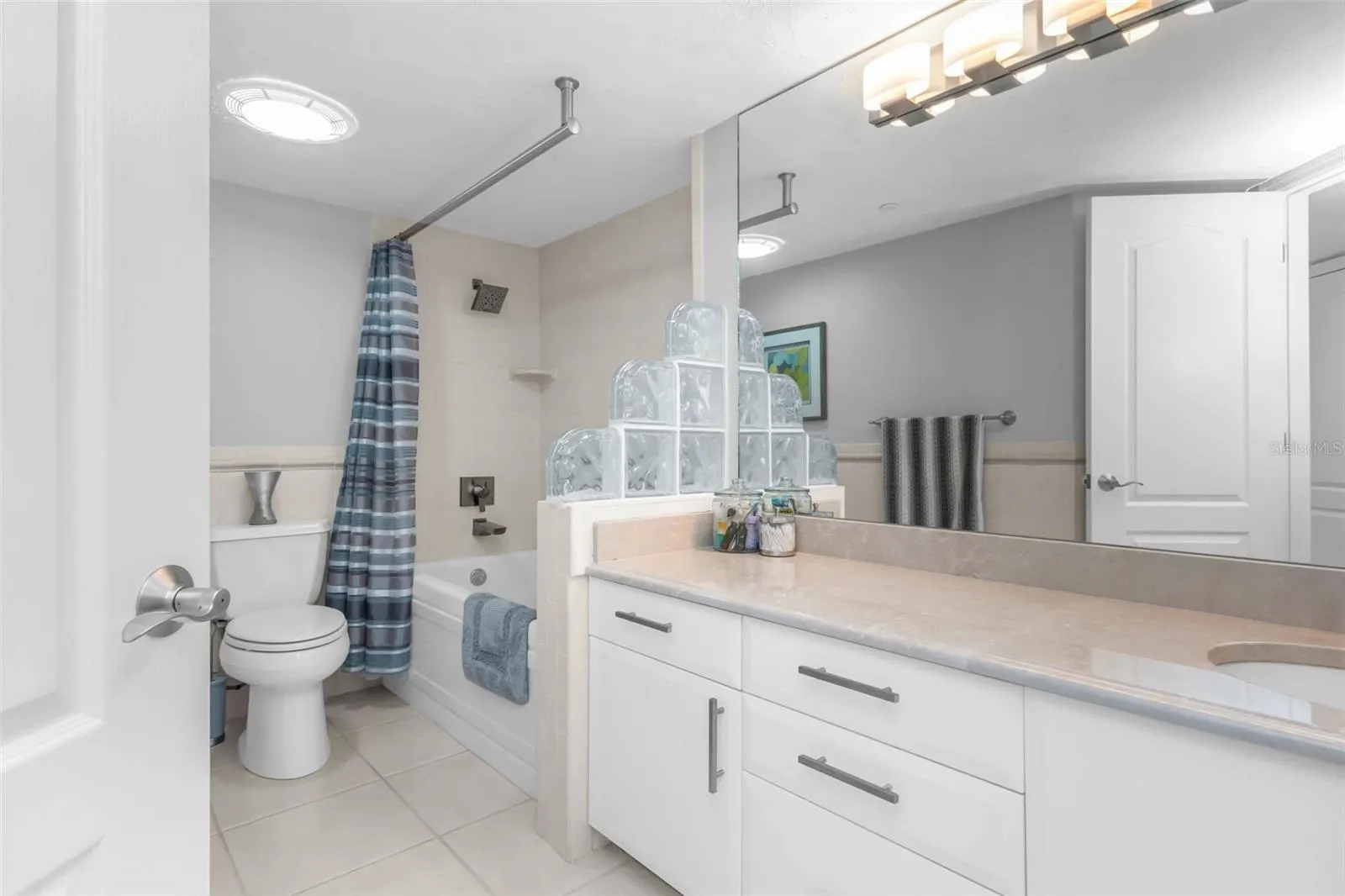 888 BLVD OF THE ARTS #1405, #1405