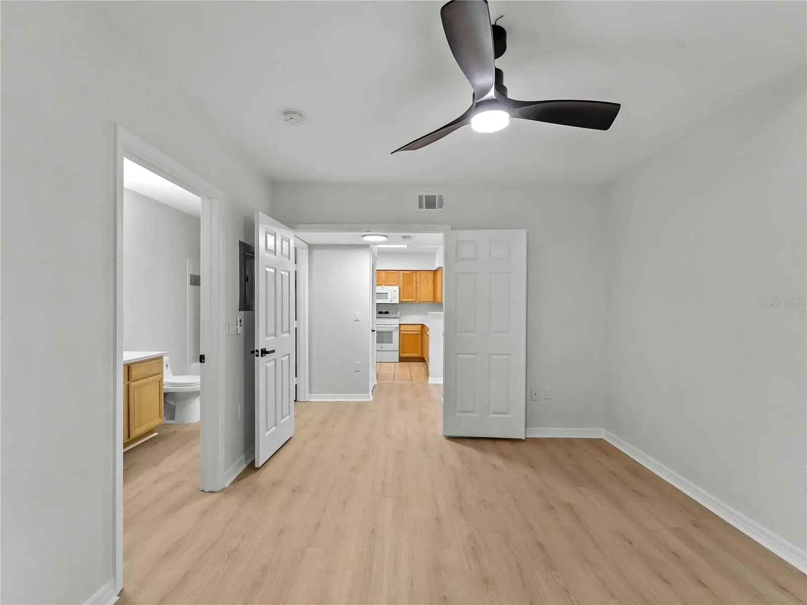 1120 VILLAGIO CIR #202, #202