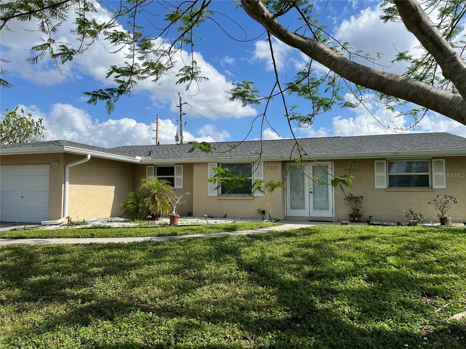705 CRESTVIEW CIR NW