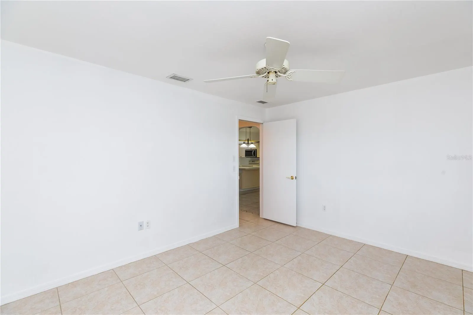5204 BLACKJACK CIR