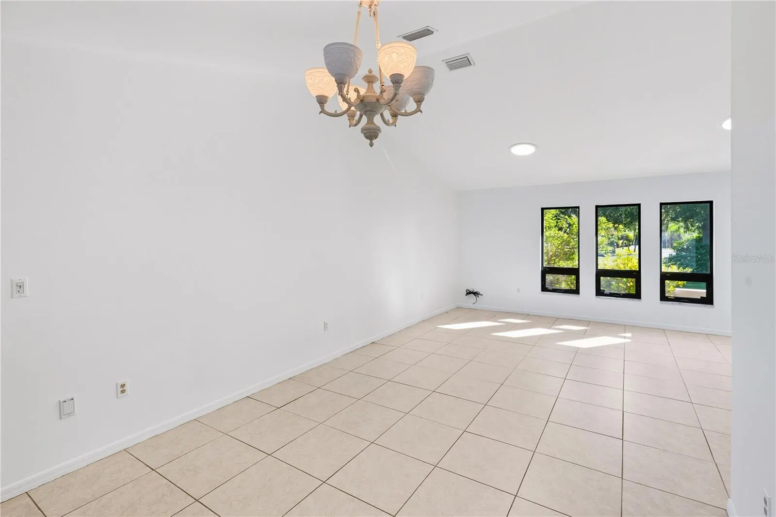 5204 BLACKJACK CIR