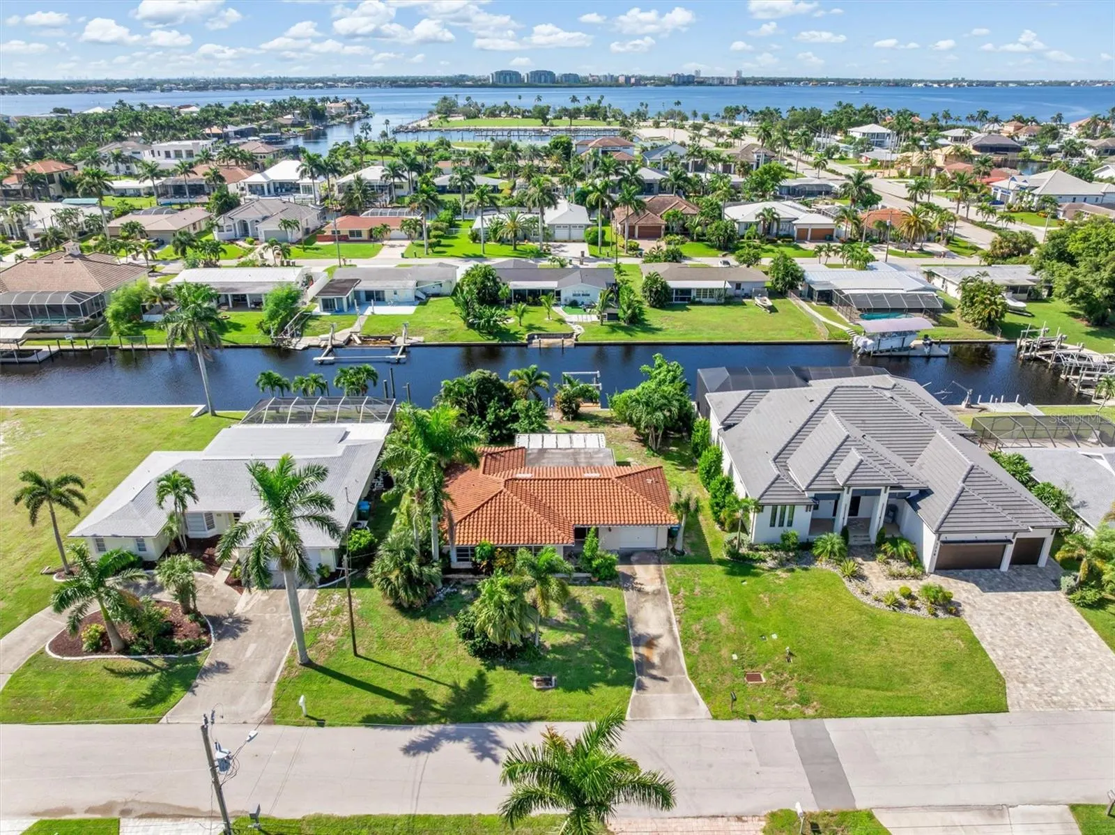 1114 LORRAINE CT