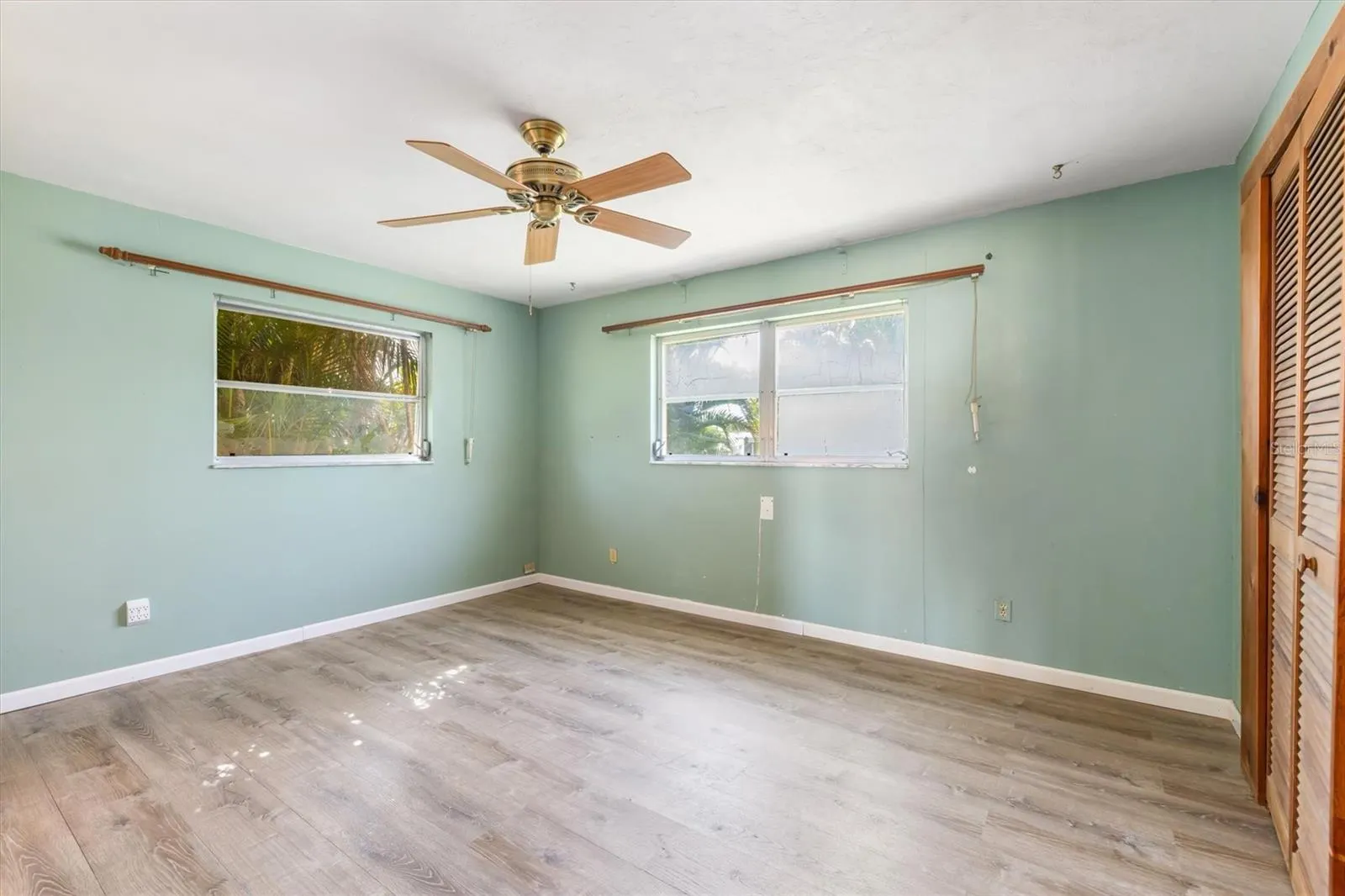 1114 LORRAINE CT