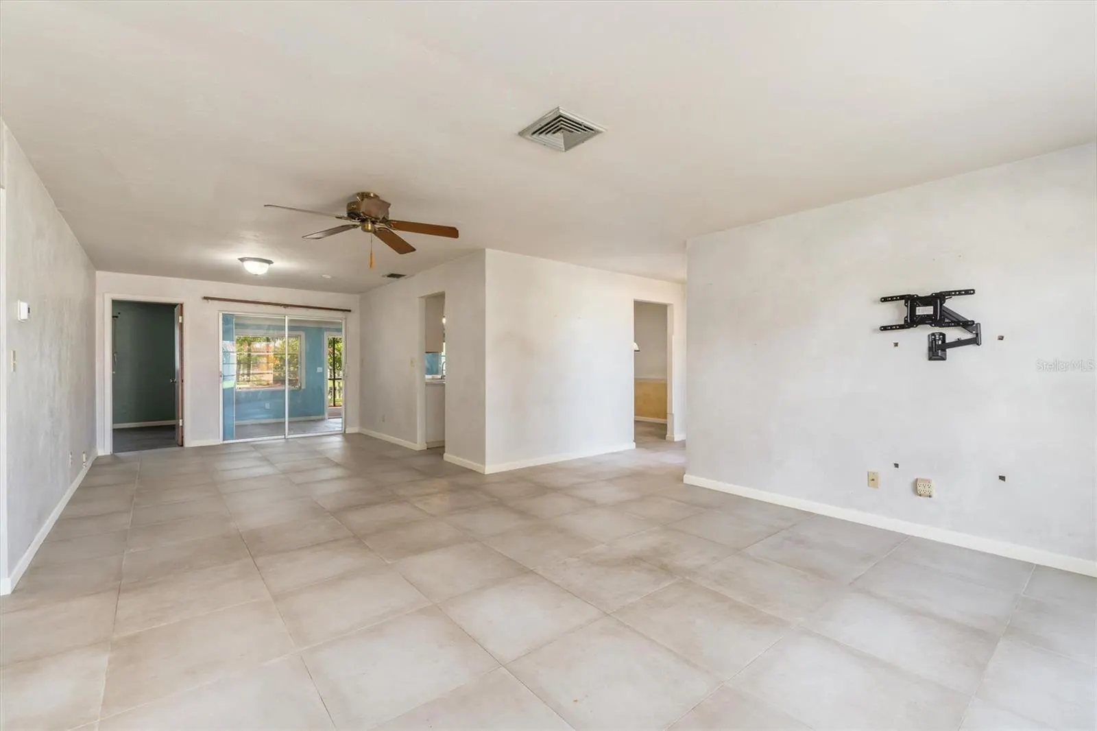 1114 LORRAINE CT